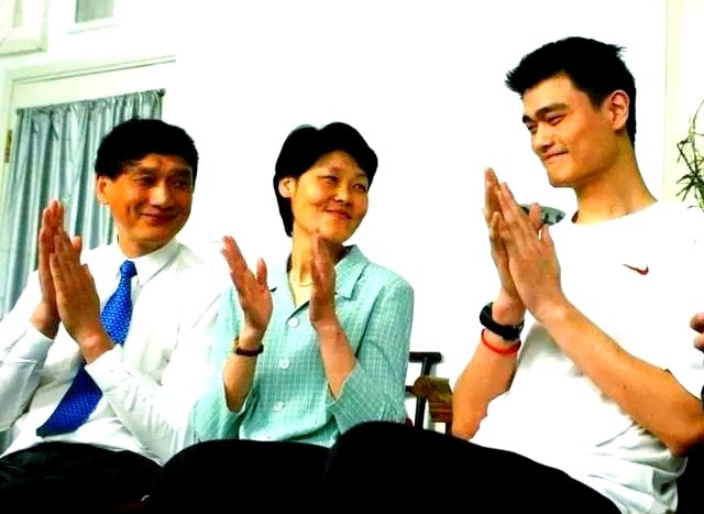 九游娱乐中心-美媒体人：因杨瀚森来自中国就得和姚明相提并论？这话完全没逻辑